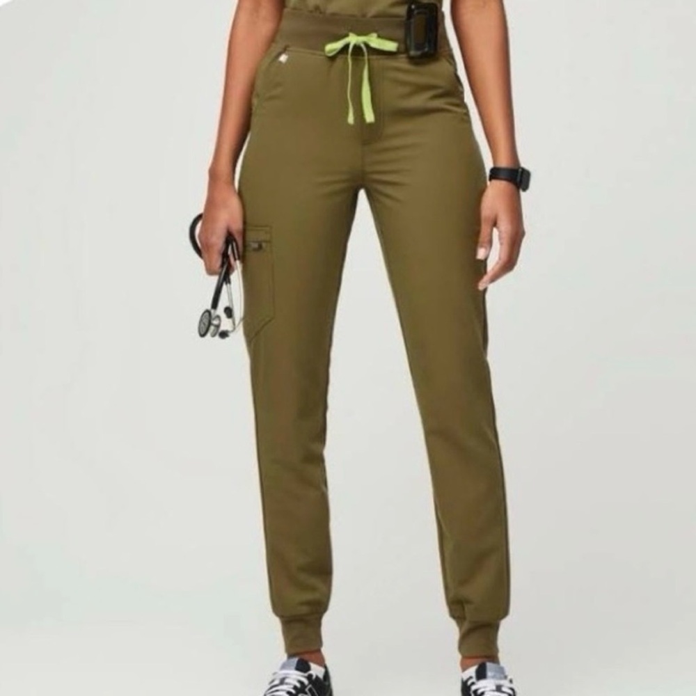 FIGS Zamora High-Waisted Jogger Scrub Pants – Martini Olive (XS)